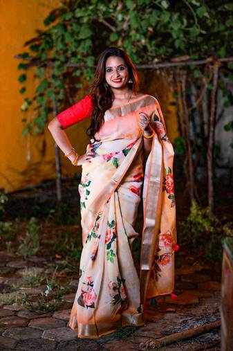 Floral  Digital Print Zari Cotton Lilen  Saree With Multicolored Cotton Tussle At Pallu
