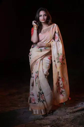 Floral  Digital Print Zari Cotton Lilen  Saree With Multicolored Cotton Tussle At Pallu