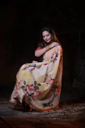 Floral  Digital Print Zari Cotton Lilen  Saree With Multicolored Cotton Tussle At Pallu