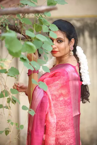 Floral  Digital Print Zari Cotton Lilen  Saree With Multicolored Cotton Tussle At Pallu