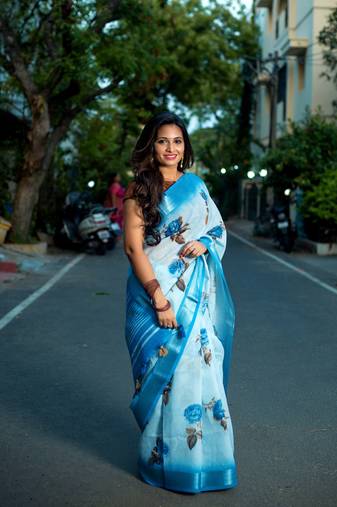 Floral  Digital Print Zari Cotton Lilen  Saree With Multicolored Cotton Tussle At Pallu