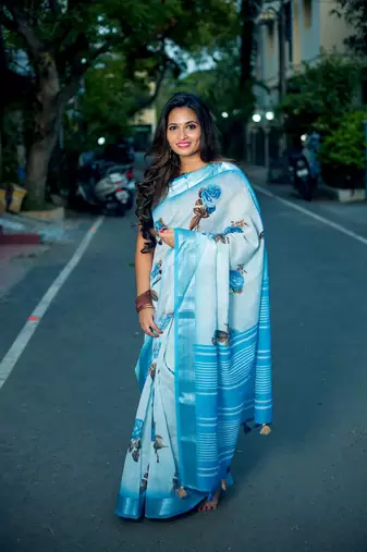 Floral  Digital Print Zari Cotton Lilen  Saree With Multicolored Cotton Tussle At Pallu