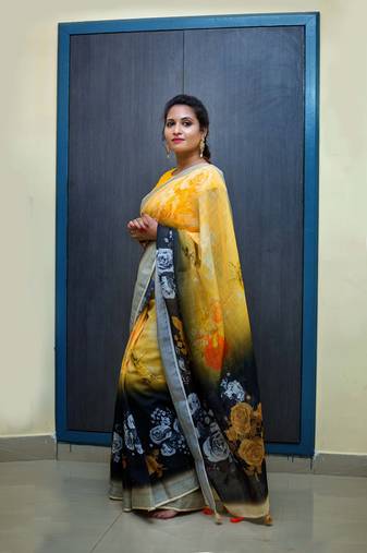 Floral  Digital Print Zari Cotton Lilen  Saree With Multicolored Cotton Tussle At Pallu