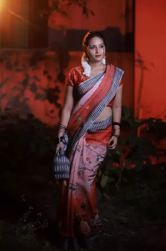 Floral  Digital Print Zari Cotton Lilen  Saree With Multicolored Cotton Tussle At Pallu