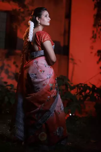 Floral  Digital Print Zari Cotton Lilen  Saree With Multicolored Cotton Tussle At Pallu