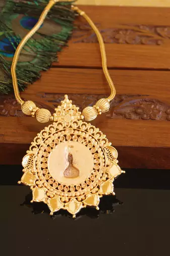 Kerala style gold plated temple palakka necklace