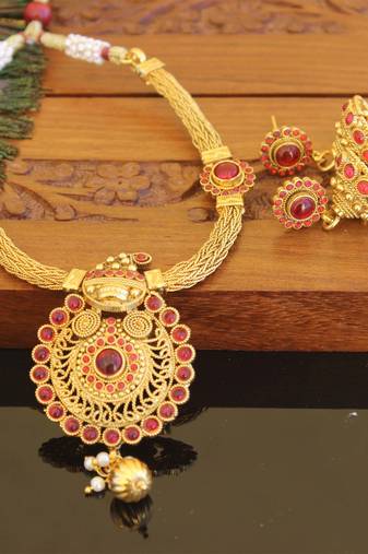 Designer gold plated kempu necklace set