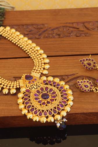 Designer gold plated kempu necklace set