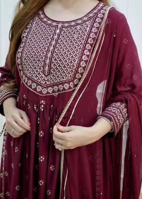 Women embroidery kurta with pant and dupatta 4