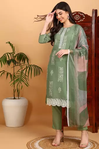women green silk blend geometric printed straight kurta trouser with dupatta
