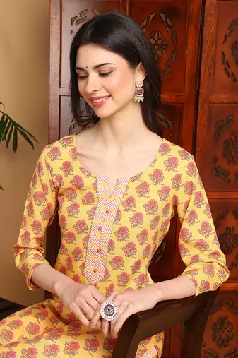 women yellow rayon blend floral printed straight kurta trouser with dupatta