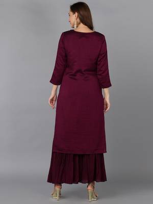 women silk blend embroidered kurta 4