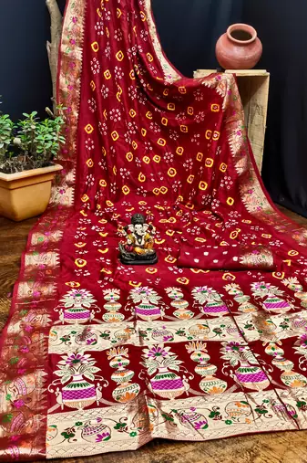 Red Women'S Pure Gharchola Bandhej Dola Silk Blend Saree