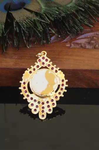 Kerala style gold plated palakka premioum stone pendant