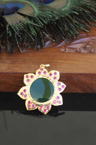Kerala style gold plated palakka premioum stone pendant