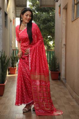 Pink Woven Design Bandhej Soft Silk Blend Saree 3