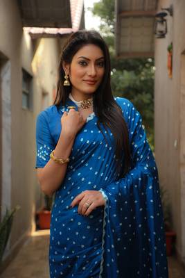 Teal Woven Design Bandhej Soft Silk Blend Saree 4