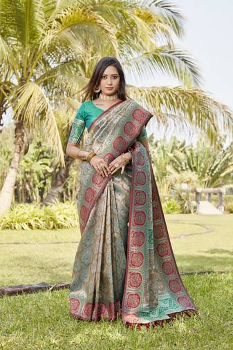Green Woven Design Gharchola Bhandhej Silk Blend Saree With Blouse
