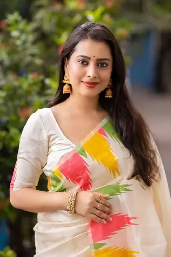  White Silk Blend Sarees With Blouse