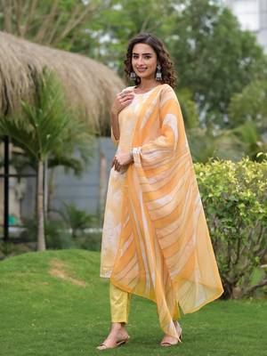 Yufta yellow digital print linen cotton have a lining kurta trouser and dupatta set 2