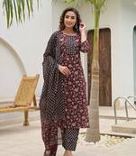  piping on yoke floral print maroon cotton kurta set with dupatta set