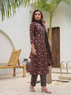  piping on yoke floral print maroon cotton kurta set with dupatta set 2