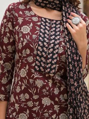  piping on yoke floral print maroon cotton kurta set with dupatta set 4