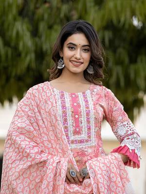 Yufta peach floral print straight pakistani style kurta trouser and dupatta set 5