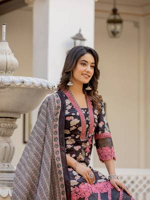 Yufta black floral print pakistani style kurta trouser and dupatta set with lace work 5