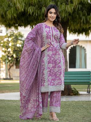 Yufta purple floral print straight pakistani style kurta trouser and dupatta set with lace work 1