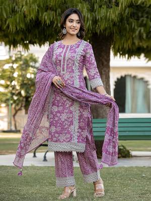 Yufta purple floral print straight pakistani style kurta trouser and dupatta set with lace work 2