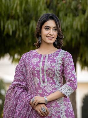 Yufta purple floral print straight pakistani style kurta trouser and dupatta set with lace work 5