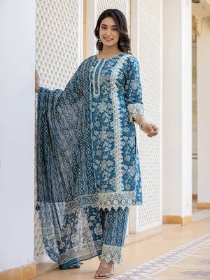 Yufta blue floral print straight pakistani style kurta trouser and dupatta set with lace work 2