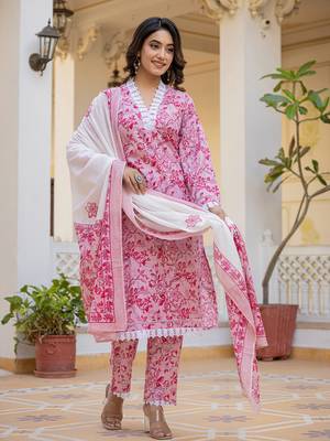  pink floral print pakistani style kurta trouser and dupatta set 1