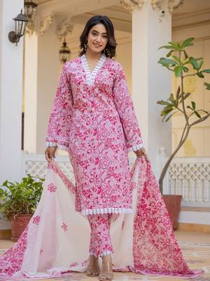  pink floral print pakistani style kurta trouser and dupatta set 5