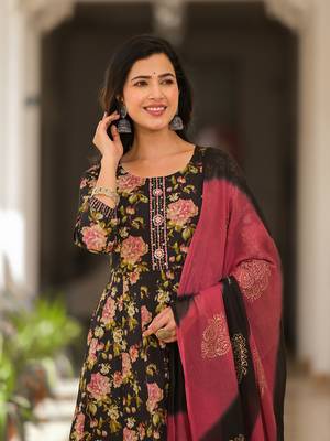 Yufta black floral print zari work anarkali kurta trouser with dupatta set 5