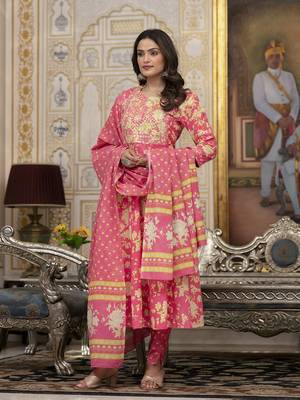  pink zari work kurta pant dupatta set 1