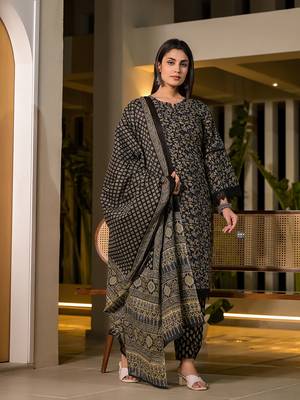  black floral print piping on yoke pakistani style kurta with trousers and dupatta set 1