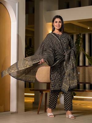  black floral print piping on yoke pakistani style kurta with trousers and dupatta set 2