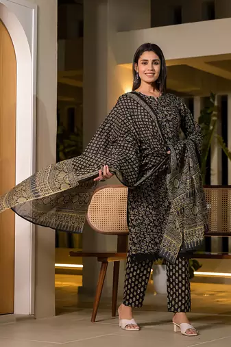  black floral print piping on yoke pakistani style kurta with trousers and dupatta set