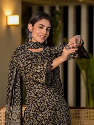  black floral print piping on yoke pakistani style kurta with trousers and dupatta set 5