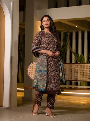  maroon floral print piping on yoke pakistani style kurta with trousers and dupatta set 2