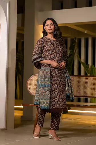  maroon floral print piping on yoke pakistani style kurta with trousers and dupatta set