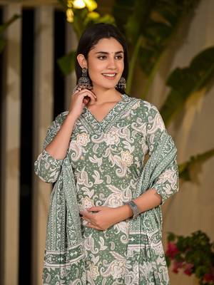  green cotton straight paisley print kurta with trousers and dupatta set 5