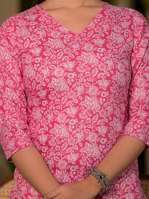  pink pure cotton floral print straight kurta with trousers and dupatta set 4