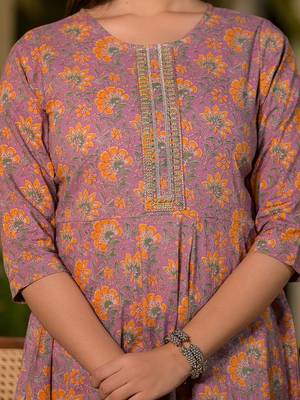  pink thread work cotton anarkali style kurta and trousers with dupatta set 4