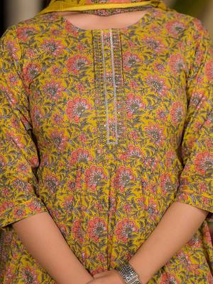  yellow thread work cotton anarkali style kurta and trousers with dupatta set 4