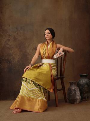 Yellow Soft Silk Lahriya Printed Saree With Zari Woven Pallu 3