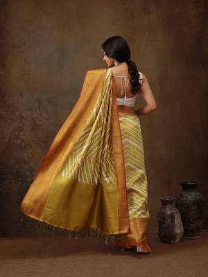 Yellow Soft Silk Lahriya Printed Saree With Zari Woven Pallu 4