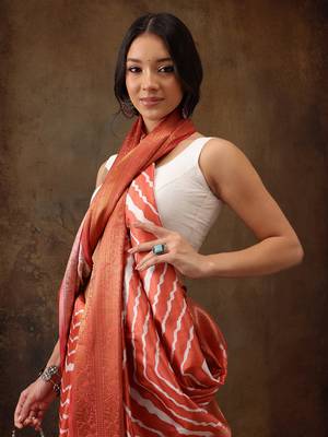 Peach Soft Silk Lahriya Printed Saree With Zari Woven Pallu 2